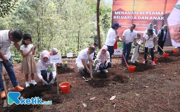 Komitmen Agroforestry, Pj Wali Kota Tanam Kopi Bersama Forkopimda di Coban Talun