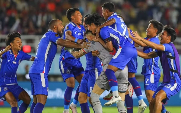 Thumbnail Menang Lewat Adu Penalti, Arema FC Kembali Juara Piala Presiden