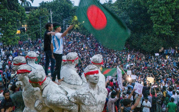 Thumbnail Berita - Gelombang Protes Tuntut PM Bangladesh Mundur Belum Surut, Sudah Telan Ratusan Korban Jiwa