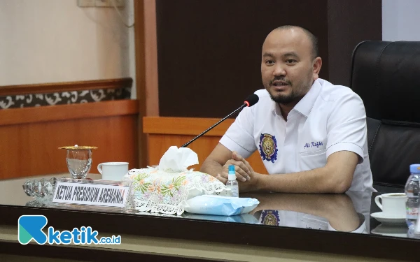 Thumbnail Sumbangkan Hadiah Piala Presiden untuk Korban Tragedi Kanjuruhan, Presidium Aremania Apresiasi Arema FC