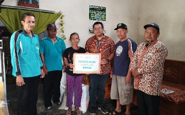 Peduli Lingkungan Kali Ngasinan Tulungagung, PJT l Beri Bantuan Bangun Jamban