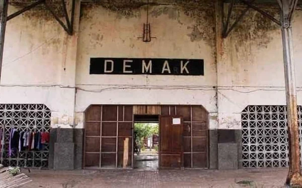 Thumbnail Menengok Stasiun Demak Tempo Dulu, Jejak Sejarah Peninggalan Penjajah Belanda