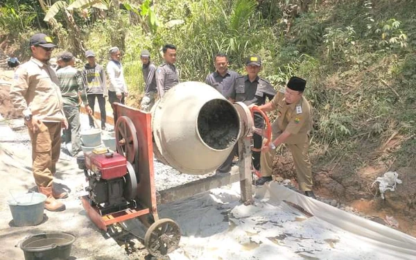 Thumbnail Pemkab Cianjur Klaim Program 1000 Km Jalan Beton Segera Tercapai