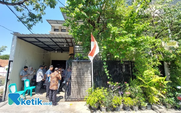 Thumbnail Dipicu Rumah Retak, Warga Ketintang Baru Tuntut Ganti Rugi Rp12 Miliar