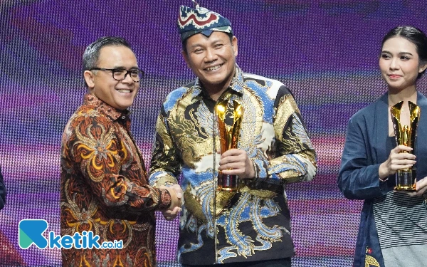 Thumbnail Berita - MNC Group Anugerahkan Pimpinan Daerah Award 2024 kepada Plt Bupati Sidoarjo Subandi