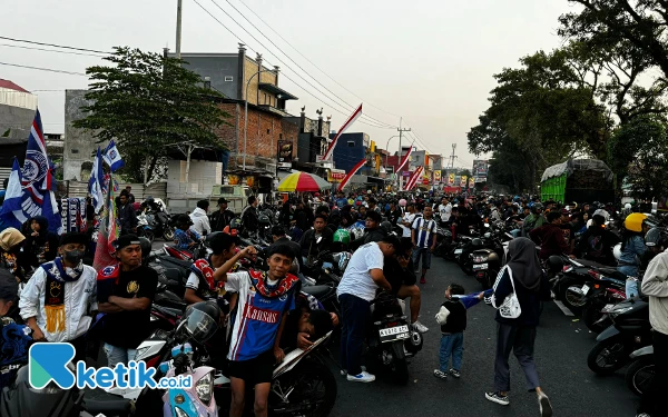 Thumbnail Ribuan Aremania Bertandang ke Blitar, Siap Jaga Sportivitas