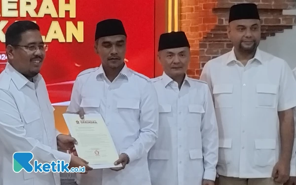 Thumbnail Berita - Rekom Partai Gerindra Diberikan kepada Lukman Hakim-Fauzan Jakfar di Pilkada Bangkalan 2024