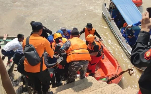 Thumbnail Berita - Tim SAR Akhirnya Temukan 5 Korban Tragedi Ambruknya Jembatan Lalan di Musi Banyuasin