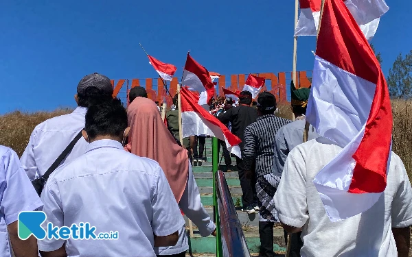 Thumbnail Berita - Ekspedisi Merah Putih di Kawah Wurung, 3 Ribu Orang Bawa Bendera Membentuk Formasi 79