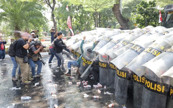 Thumbnail Simulasi Pengamanan Pilwali Surabaya, Polrestabes Antisipasi Potensi Kerawanan dan Demo Anarkis