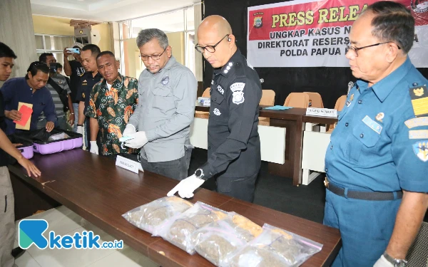 Thumbnail Polda Papua Barat Ringkus Pelajar Pembawa 1,7 Kg Ganja di Kapal Pelni