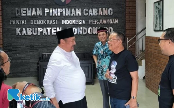 Thumbnail Ra Hamid dan Ra Asad Diundang DPD PDIP Jatim, Penyerahan Rekomendasi Pilkada 2024?