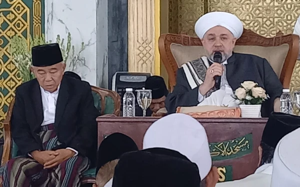 Maulana Al-Sheikh Afeefuddin Sampaikan Pesan Harmoni dan Kebaikan dari Kajian Akhlak di Masjid Nasional Al-Akbar