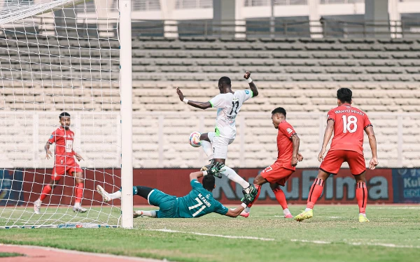 Thumbnail Berita - Persebaya Ditahan Imbang Tim Promosi 0-0, Munster Memilih Fokus Pertandingan Selanjutnya