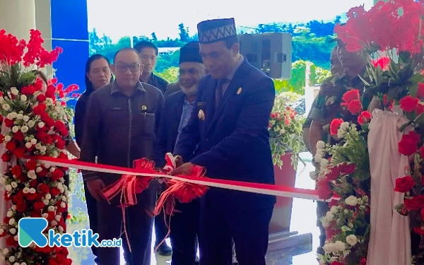 Thumbnail Telan Anggaran Rp50 Miliar, Kantor DPRK Raja Ampat Diresmikan Bupati AFU