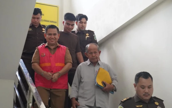 Thumbnail Plt Kadis PMD Musi Banyuasin Jadi Tersangka Korupsi Aplikasi Desa Rp2,7 Miliar