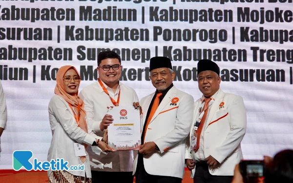 Thumbnail PKS Restui Pasangan Dhito-Dewi Maju di Pilkada Kabupaten Kediri 2024