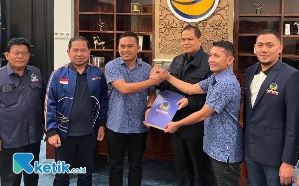 Ikut Berlaga di Pilkada Nagan Raya, Jonniadi dan Mantri Doi Terima SK dari Nasdem