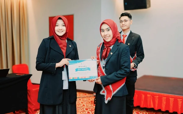 Thumbnail Bikin Bangga, Ervina Rizqi Raih Gelar Best Delegate pada International Volunteer di Malaysia