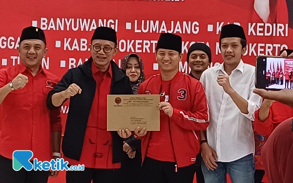 Thumbnail PDI Perjuangan Berikan 10 Rekom ke Bacakada di Jatim