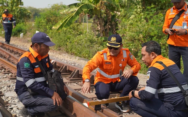 Thumbnail Berita - Inspeksi Jalur Cakup 6 Stasiun sampai Walikukun Ngawi, KAI Daop 7 Madiun: Aman