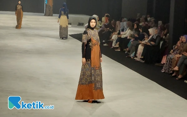 Thumbnail Kreativitas dan Inovasi: Rahasia Kesuksesan Desainer Fashion Indonesia di Tahun 2024