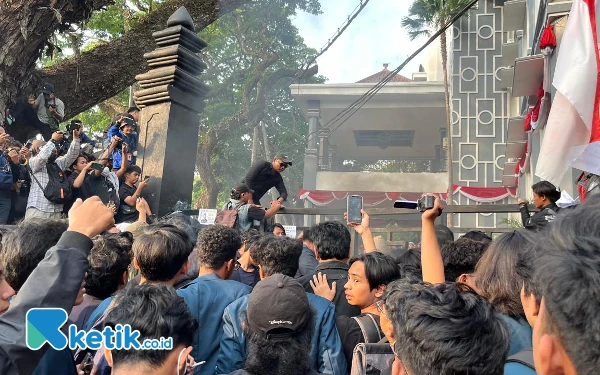 Besok Anggota Dewan Dilantik, Jadi Alasan Demonstran Tidak Dapat Masuk Ke Gedung DPRD Kota Malang