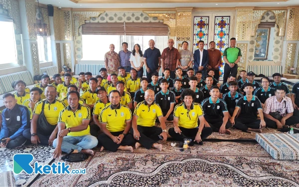 Thumbnail Berita - Cabor Sepakbola dan Futsal Mulai Berangkat ke PON XXI Aceh-Sumut, Ketua KONI Jatim: Senang Lihat Kekuatan Dua Tim