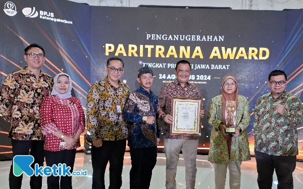 Thumbnail Berita - Juara 1 untuk 2 Kategori Paritrana Award, Terobosan Bupati Bandung Sangat Terstruktur