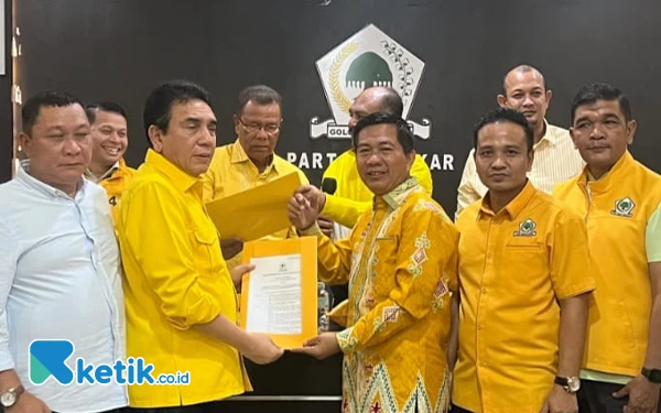 Thumbnail Berita - Berlaga di Pilkada Abdya, Pasangan SARan Kantongi SK Dukungan dari Golkar