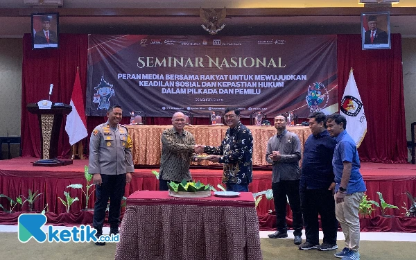 Thumbnail Berita - Peringati HUT ke-26, IJTI Blitar Raya Gelar Seminar Nasional Pilkada 2024