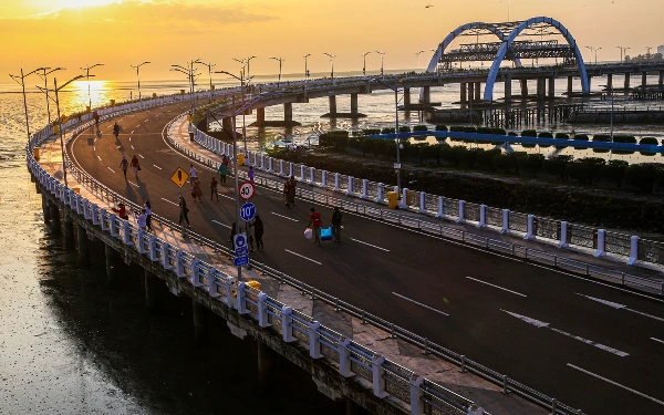 Thumbnail Berita - Rute JLLT Surabaya Dialihkan ke Pantai Timur untuk Kurangi Biaya Pembangunan