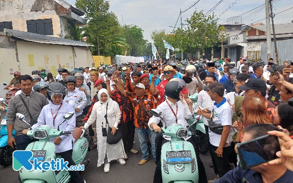 Thumbnail Berita - Daftar ke KPU Jatim, Khofifah-Emil Pilih Gunakan Motor Listrik