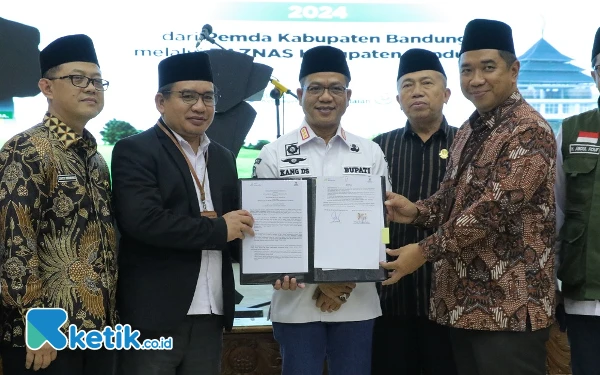 Thumbnail Berita - Realisasikan Rp1,3 Miliar untuk Insentif 1.070 Ustaz-Ustazah, Bupati Tekankan Pentingnya Big Data