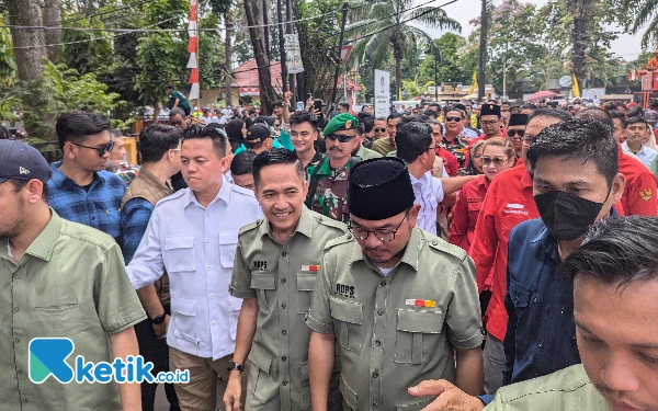 Thumbnail Ribuan Relawan dan Kader Partai Antar Ratu Dewa-Prima Salam Mendaftar ke KPU Palembang