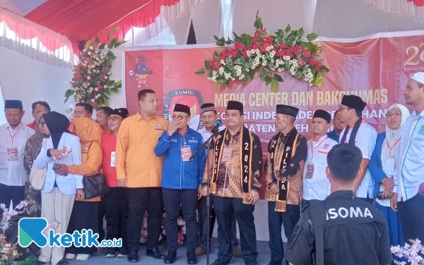 Diiring Ratusan Abang Becak, Paslon Sahabat Daftar ke KIP Aceh Singkil