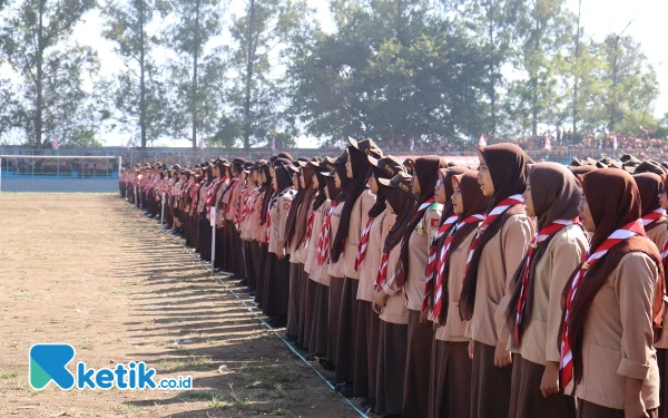 Thumbnail Ribuan Peserta Ikuti Upacara Hari Pramuka di Stadion Brantas Kota Batu