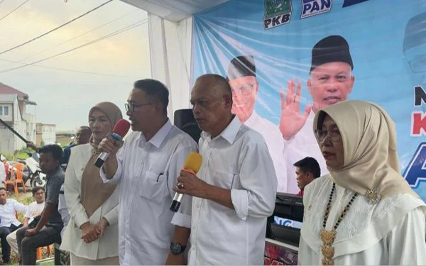 Thumbnail Usai Pendaftaran di KPU Sungai Penuh, Paslon Al-Azhar Deklarasi di Posko Pemenangan