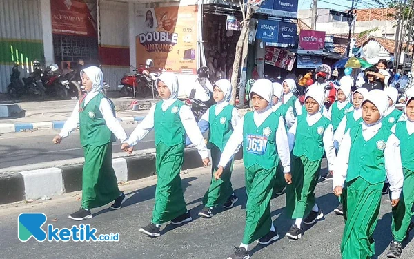 Thumbnail MI Putra dan Putri Faidlon Nujum Taman Sareh Raih Juara 1 Lomba Gerak Jalan SD Se-Kabupaten Sampang