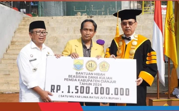 Thumbnail Tingkatkan IPM, Pemkab Cianjur Serahkan Bantuan bagi Mahasiswa Kurang Mampu