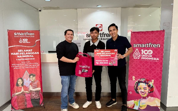 Hari Pelanggan Nasional, Smartfren Bagi-Bagi Hadiah di Jatim Bagian Selatan