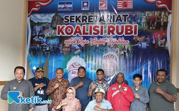 Thumbnail Berita - Partai Koalisi Bertemu, Pasangan Ria Umlati-Benoni Saleo Cukup Tangguh di Pilkada Raja Ampat