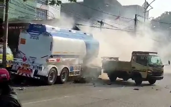 Thumbnail [CEK FAKTA] Video Kecelakaan Beruntun Truk Pertamina di Malang