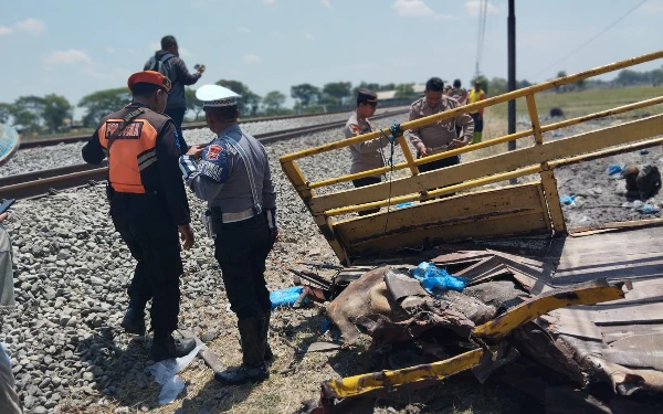 Thumbnail Berita - KAI Daop 7 Madiun Ingatkan Masyarakat Berhati-hati Ketika Lewat Perlintasan Sebidang