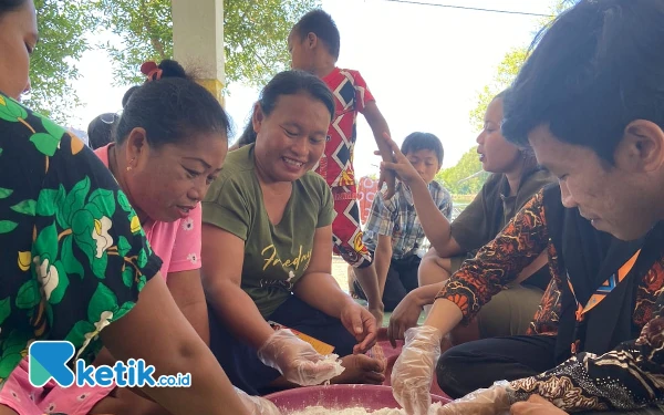 Thumbnail Hasil Udang Melimpah, Warga Desa Pucuan Sidoarjo Dapat Pelatihan untuk Mengolah