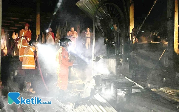 Penggergajian Kayu di Pacitan Ludes Terbakar, Mesin Diesel Diduga Penyebab