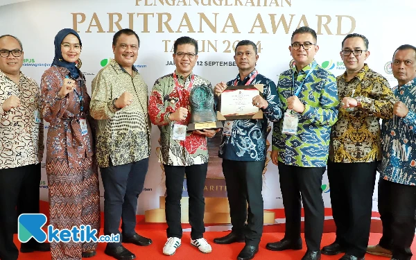 Thumbnail Bupati Bandung Raih Paritrana Award 2024 dari Wapres Ri untuk 2 Kategori