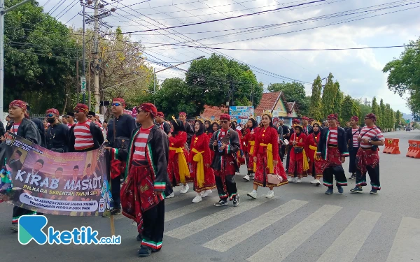 Thumbnail Kirab Maskot Pilkada Serentak 2024, KPU Situbondo Targetkan Partisipasi Masyarakat Capai 90 Persen