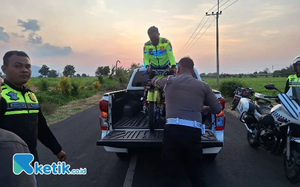 Thumbnail Diduga Terlibat Balap Liar, 2 Sepeda Motor Diamankan Satlantas Polres Situbondo