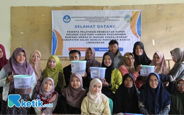 Thumbnail Membangun Keberlanjutan Pertanian Melalui Pelatihan Pembuatan Pupuk Organik Cair di Sungai Nanam Sumatera Barat